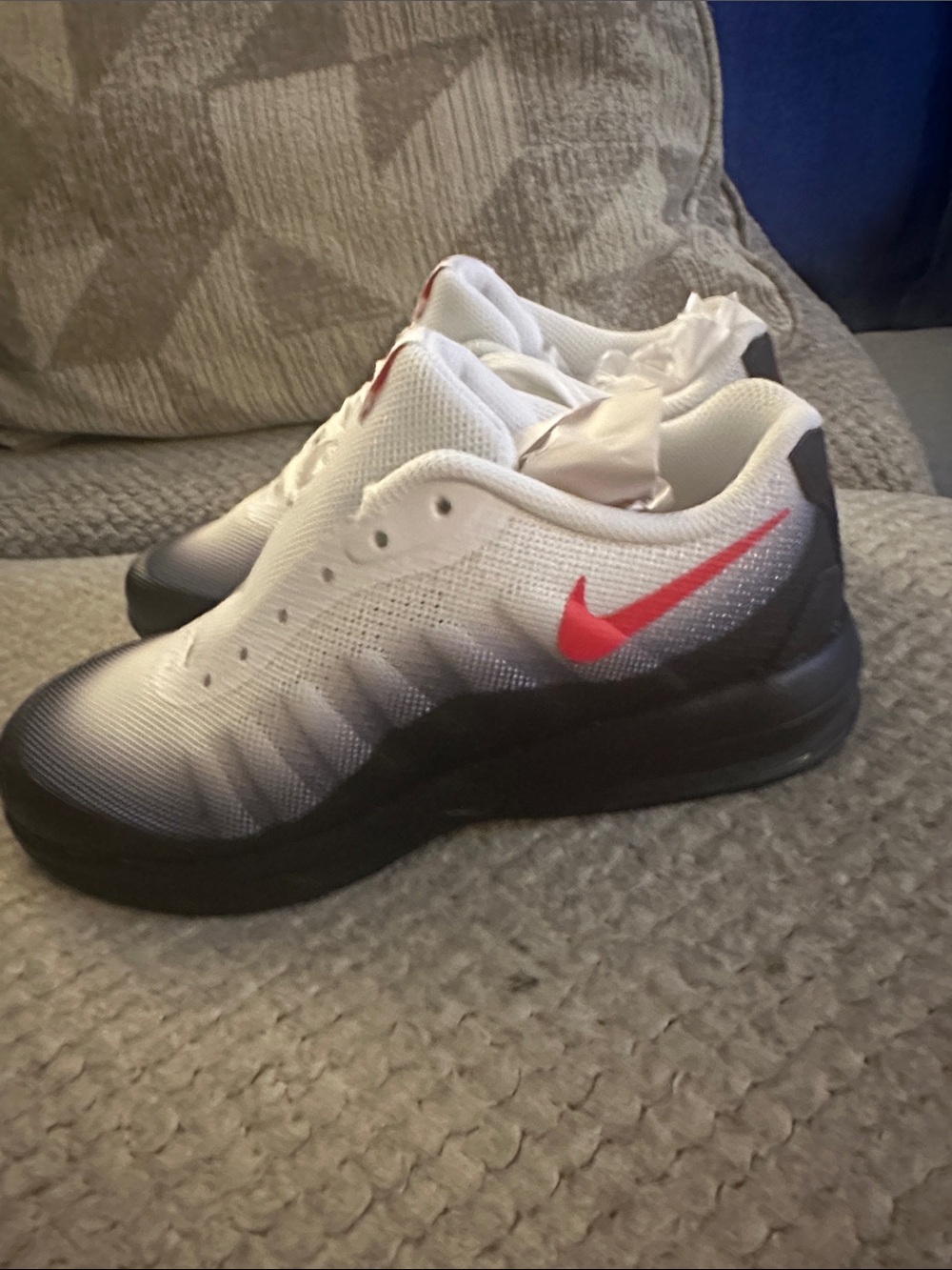 Boys Nike Air invigor sneakers